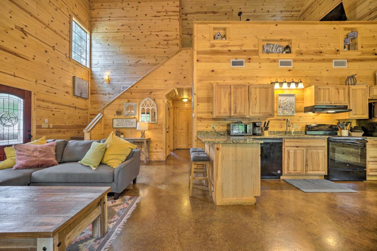Cabin With Hot Tub And Games, 4 Mi To Beavers Bend! Broken Bow Exterior foto