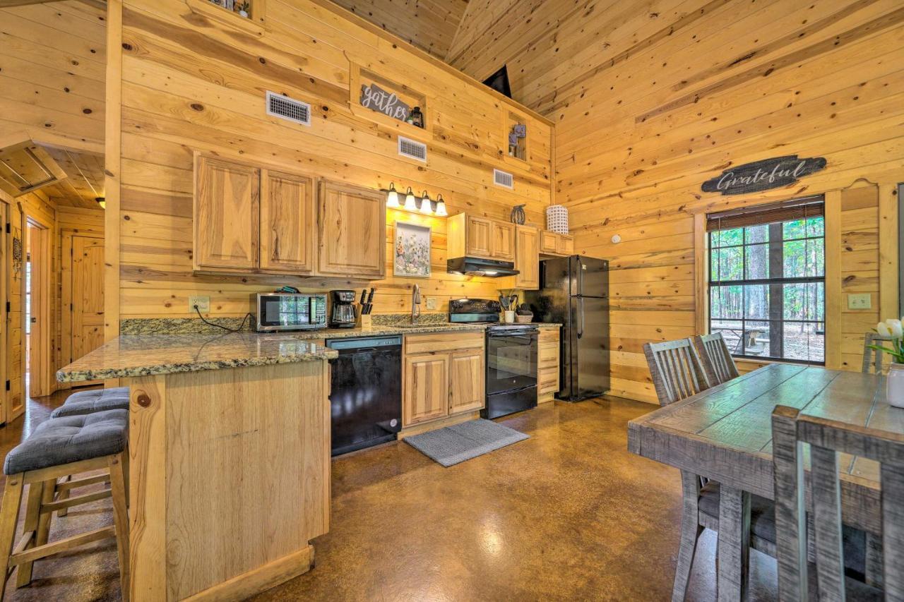Cabin With Hot Tub And Games, 4 Mi To Beavers Bend! Broken Bow Exterior foto